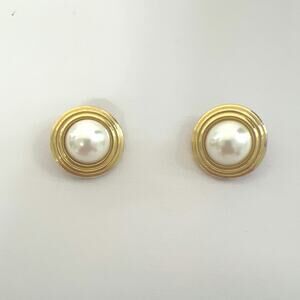 VTG Carolee Large Gold Tone Faux Mabe Pearl Button Clip On Earrings